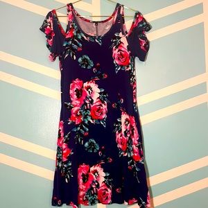 Cold shoulder floral dress with pockets